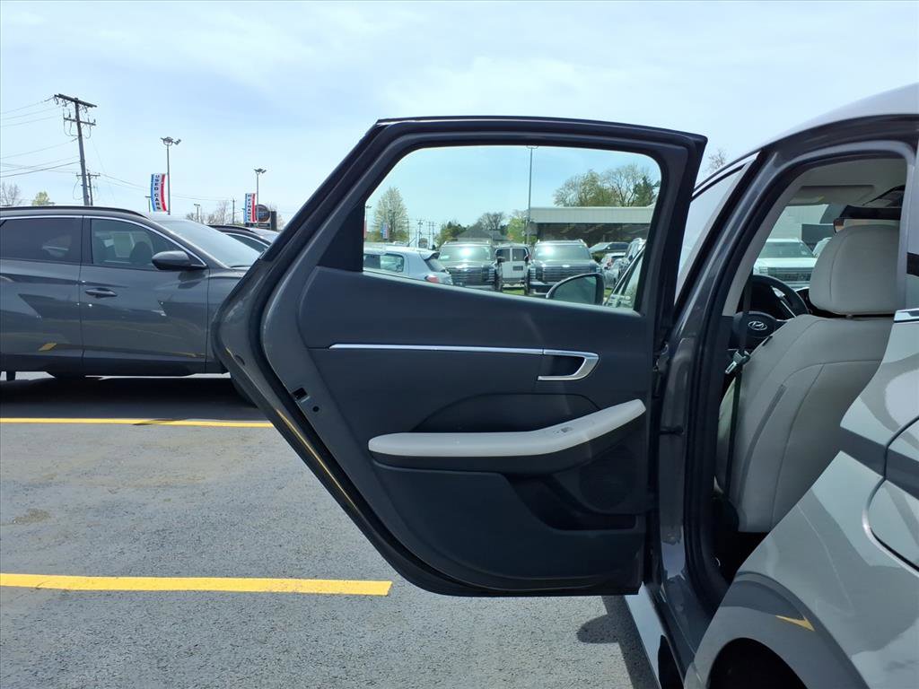 Certified 2023 Hyundai Sonata SEL w/ Preferred Accessory Package FWD image 10