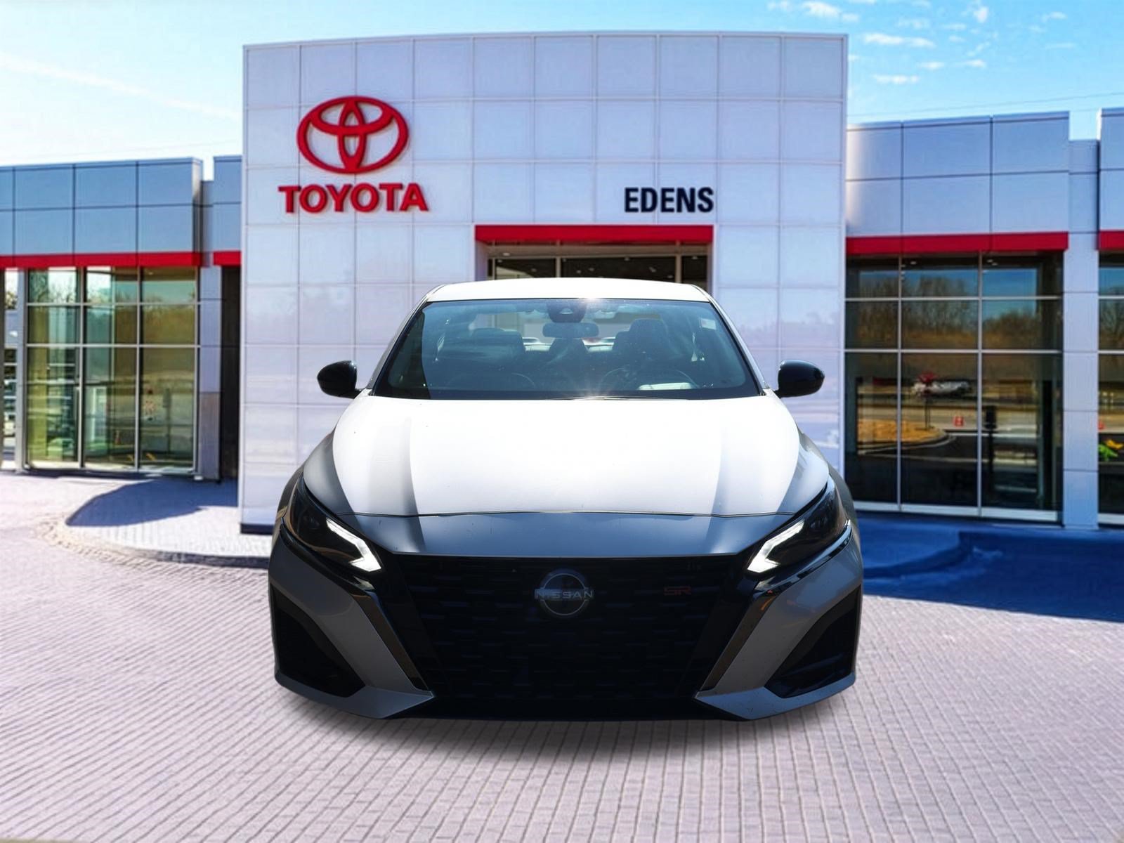 Used 2024 Nissan Altima 2.5 SR FWD image 11
