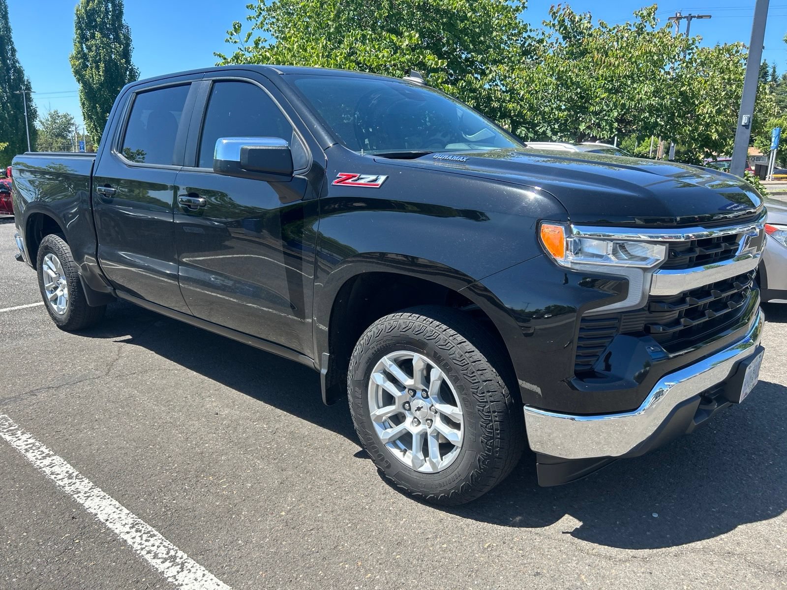 Used 2023 Chevrolet Silverado 1500 LT w/ Z71 Off-Road Package AWD/4WD image 4