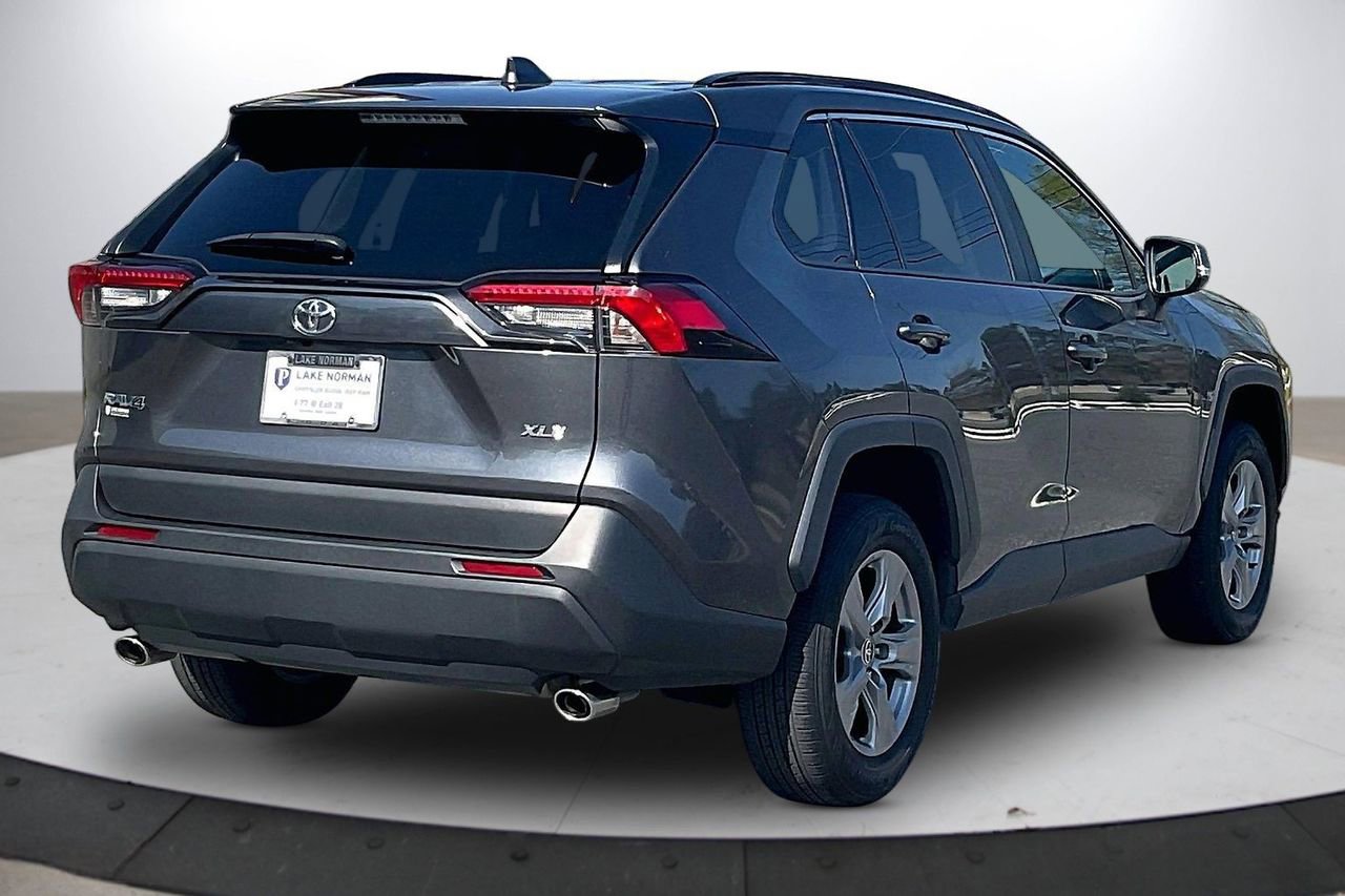 Used 2022 Toyota RAV4 XLE image 9