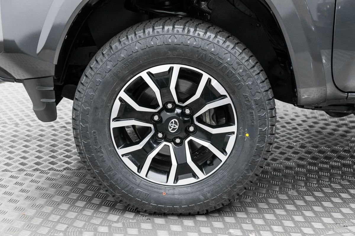 Used 2021 Toyota Tacoma TRD Sport w/ Technology Package image 38