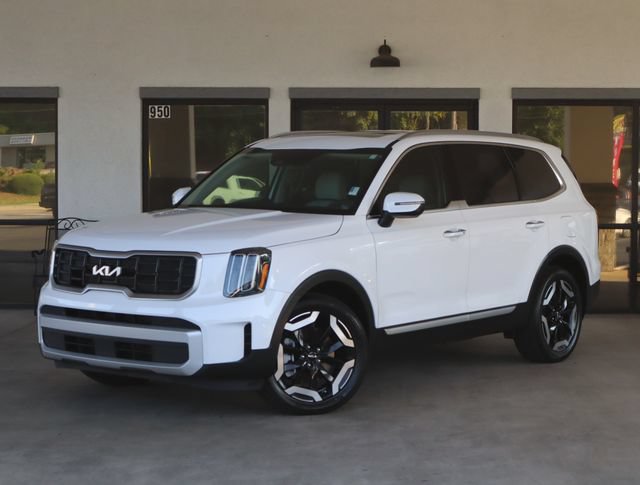 Used 2024 Kia Telluride S w/ S Sunroof Package