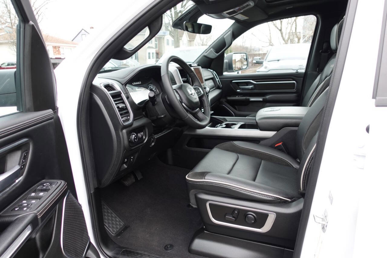 Used 2025 RAM 1500 Laramie w/ Sport Appearance Package AWD/4WD image 19