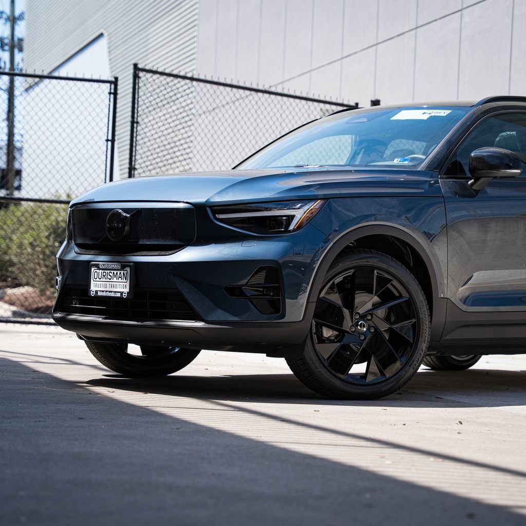 New 2026 Volvo EX40 Ultra AWD/4WD image 2