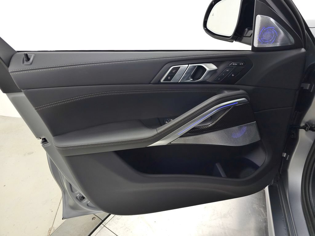 Used 2027 BMW X6 M60i AWD/4WD image 9