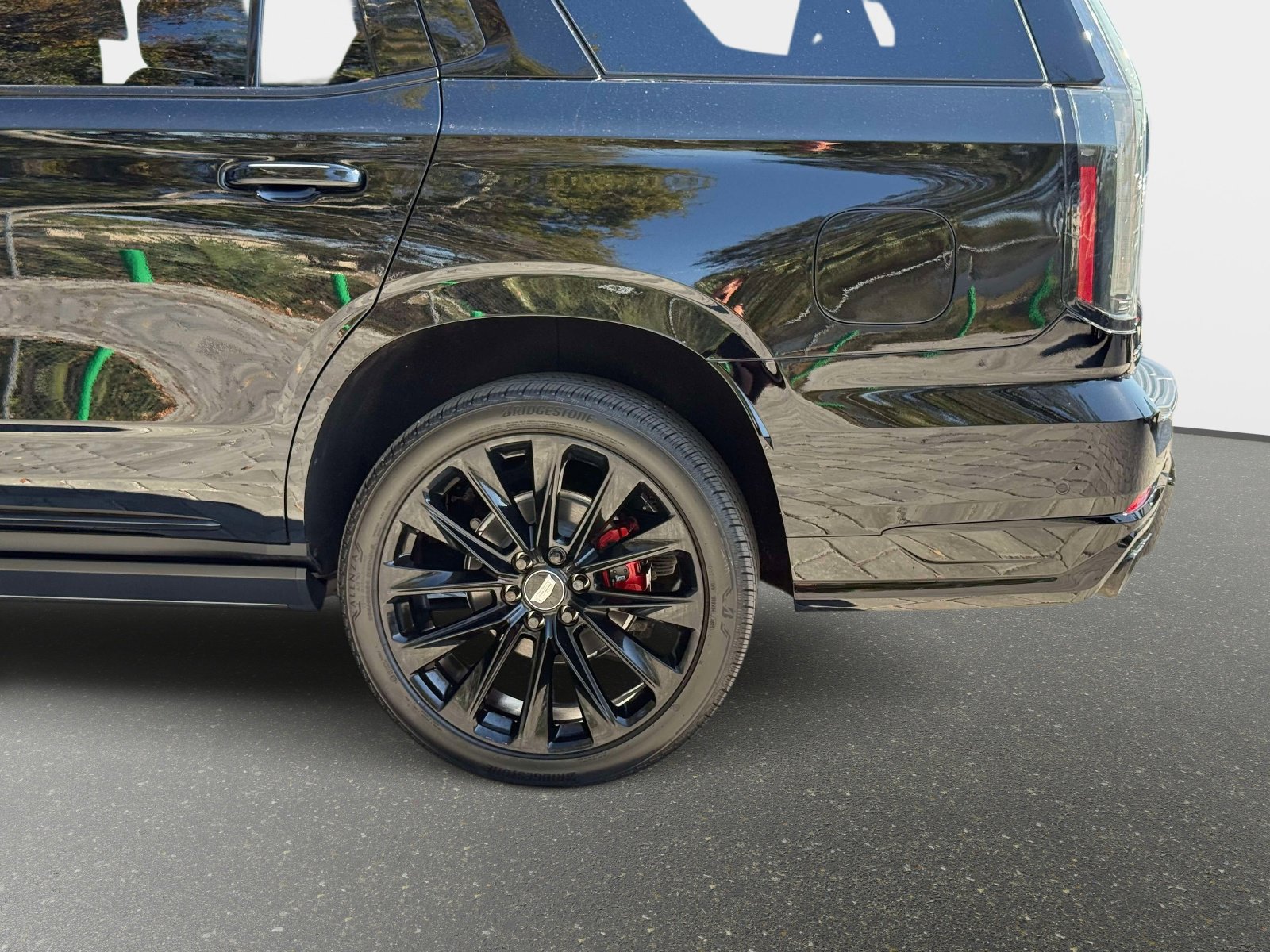 Used 2026 Cadillac Escalade V w/ LPO, ONYX Package image 14