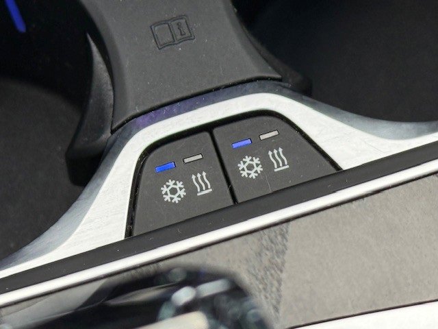 Used 2022 BMW X7 M50i image 34