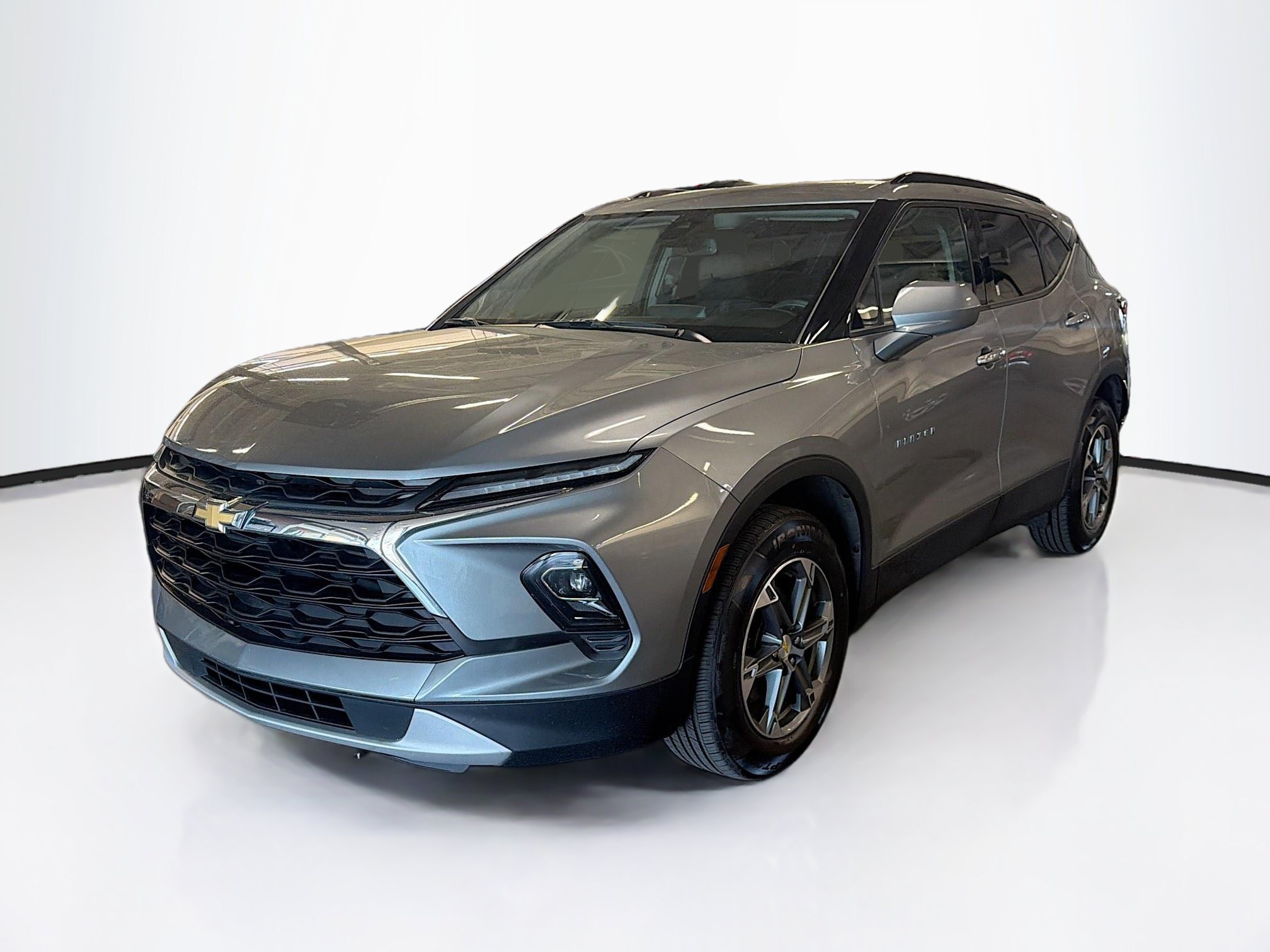 Used 2024 Chevrolet Blazer LT w/ Convenience Package AWD/4WD image 3