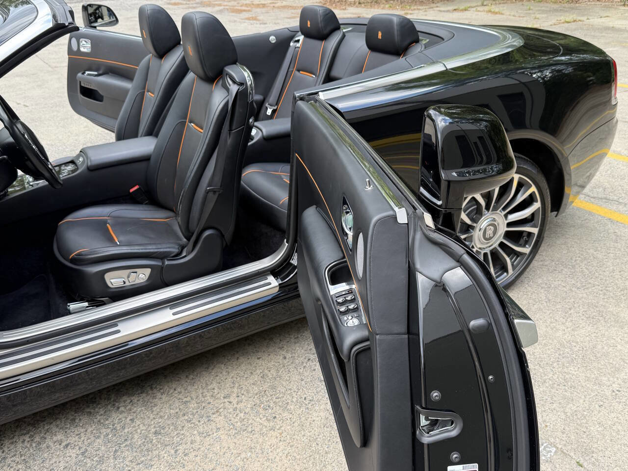 Used 2018 Rolls-Royce Dawn image 21