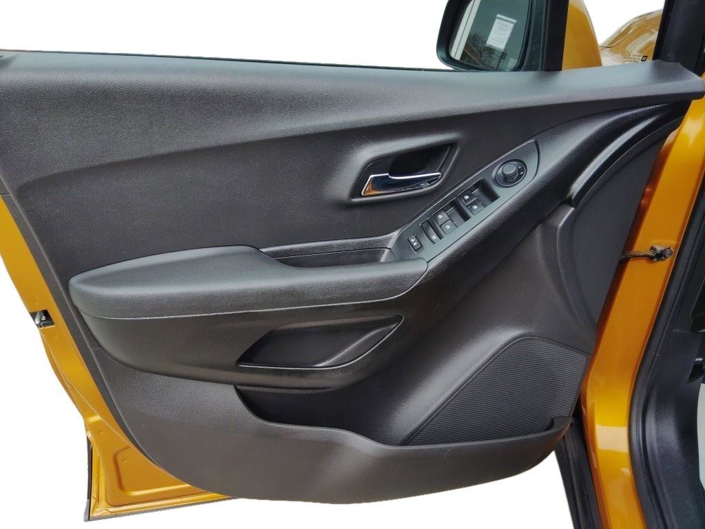 Used 2017 Chevrolet Trax LT image 11