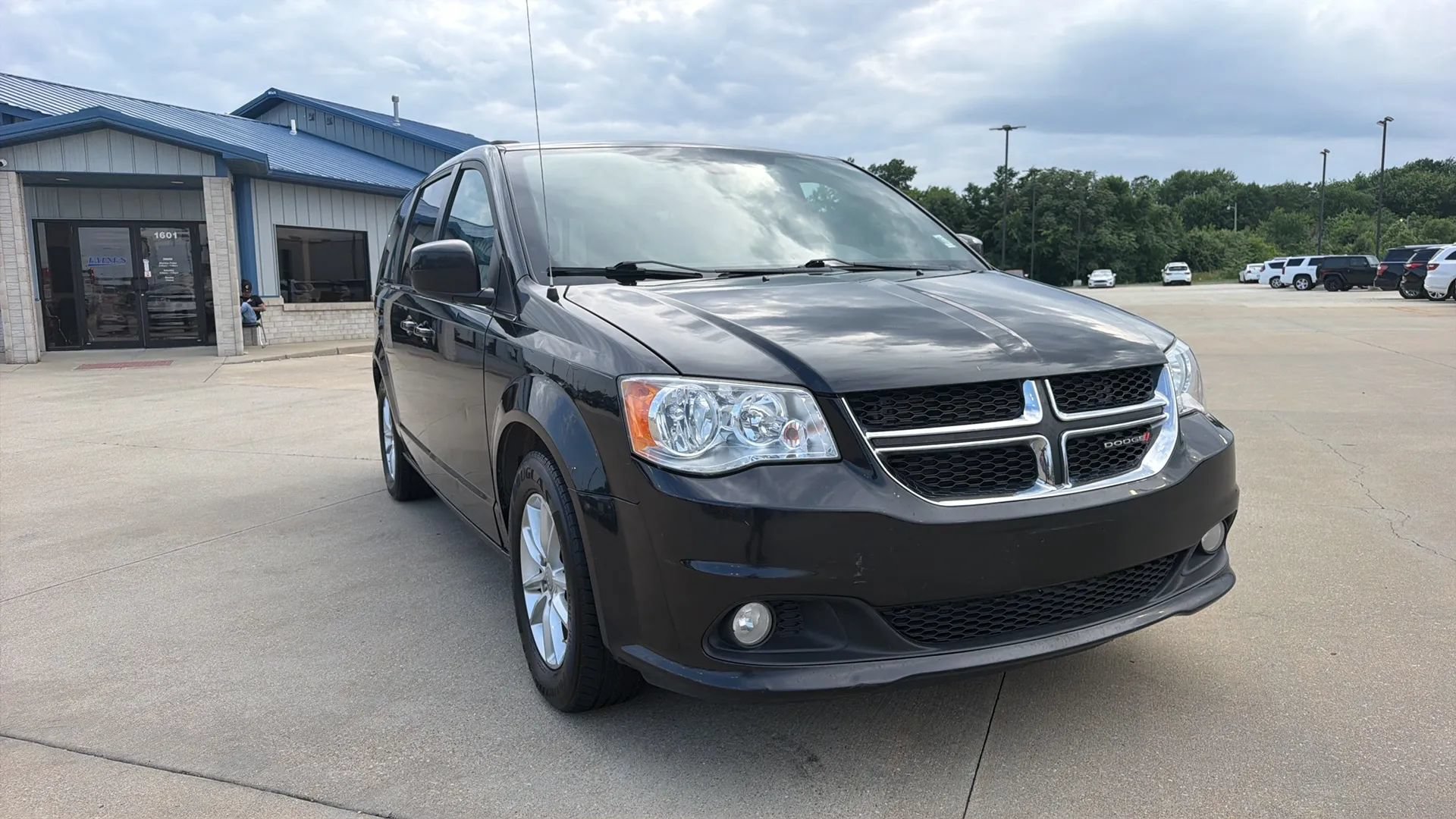 Used 2019 Dodge Grand Caravan SXT w/ Driver Convenience Group FWD image 30