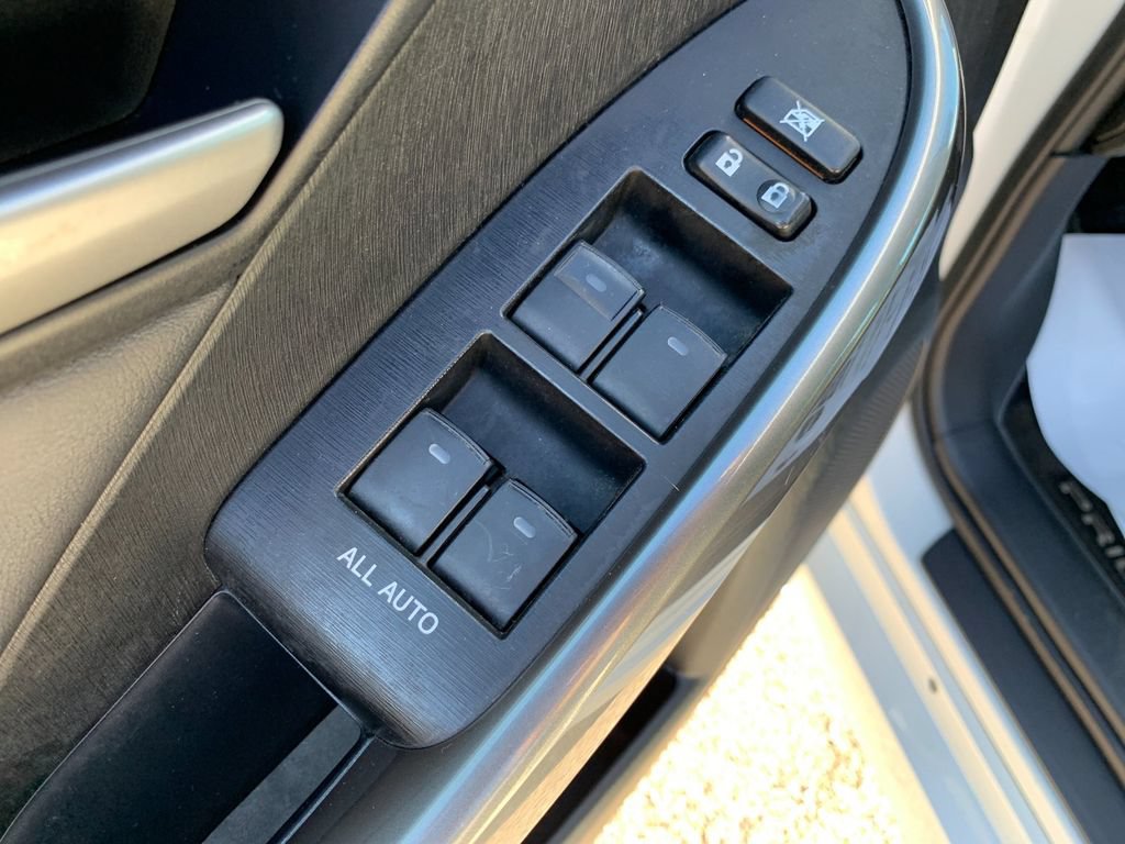 Used 2015 Toyota Prius Persona Series FWD image 13