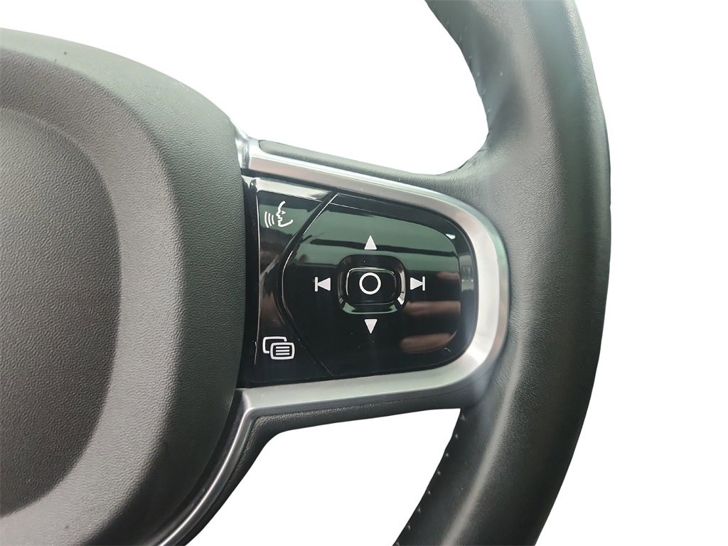 Used 2017 Volvo XC90 T6 Momentum w/ Vision Package image 39