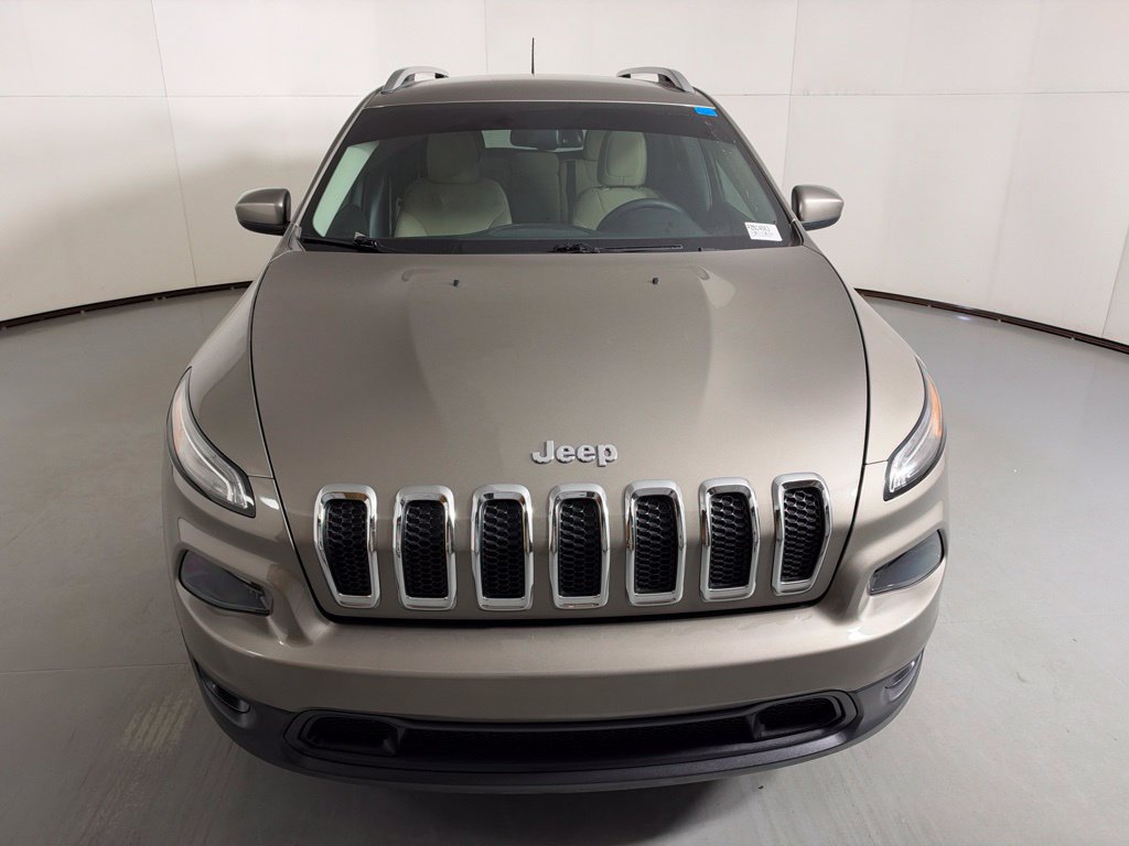 Used 2016 Jeep Cherokee Latitude w/ Comfort/Convenience Group FWD image 3