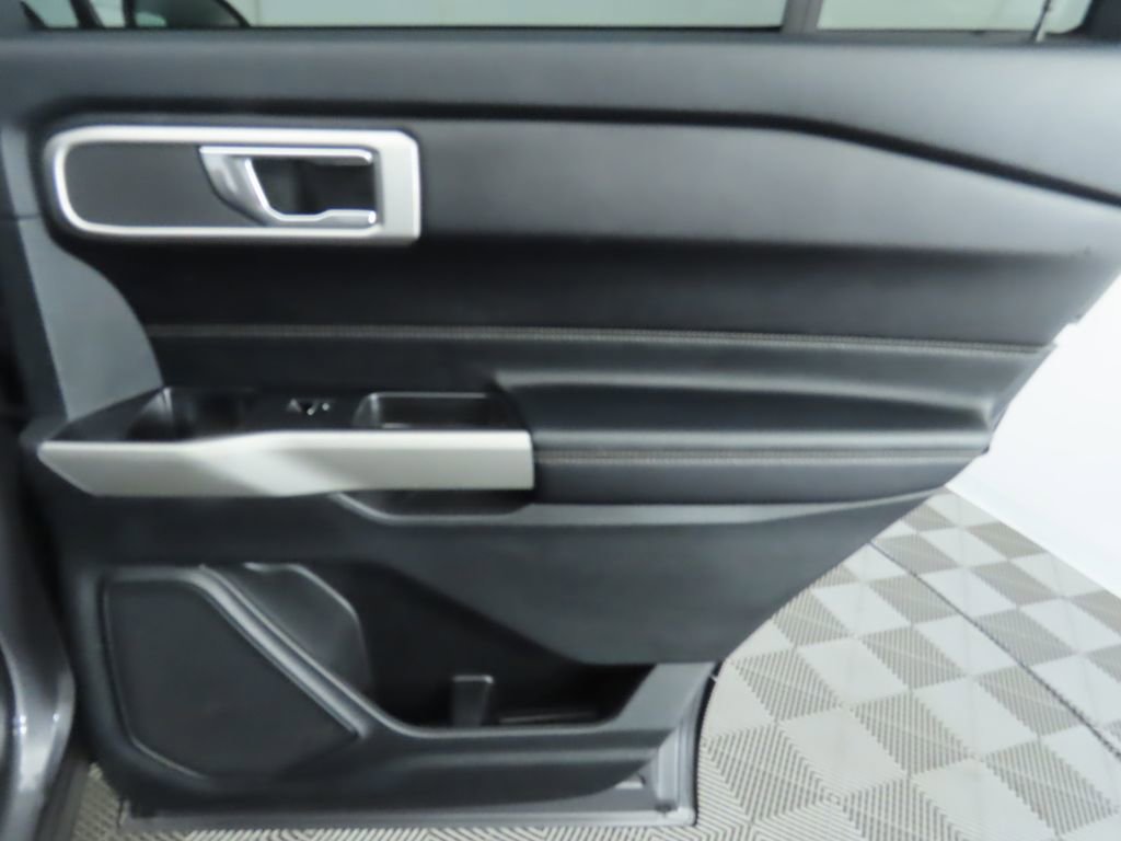 Used 2022 Ford Explorer XLT w/ Equipment Group 202A image 28