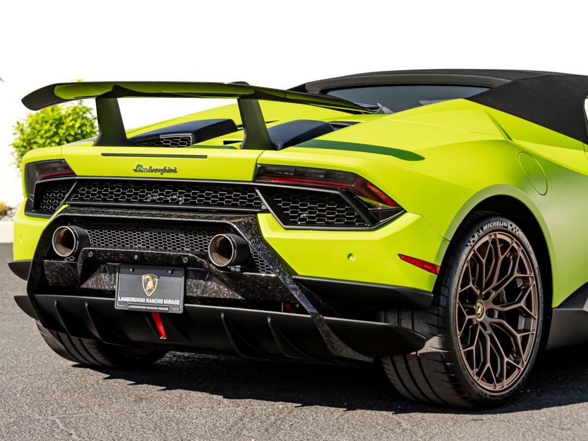 Used 2019 Lamborghini Huracan Performante AWD/4WD image 9