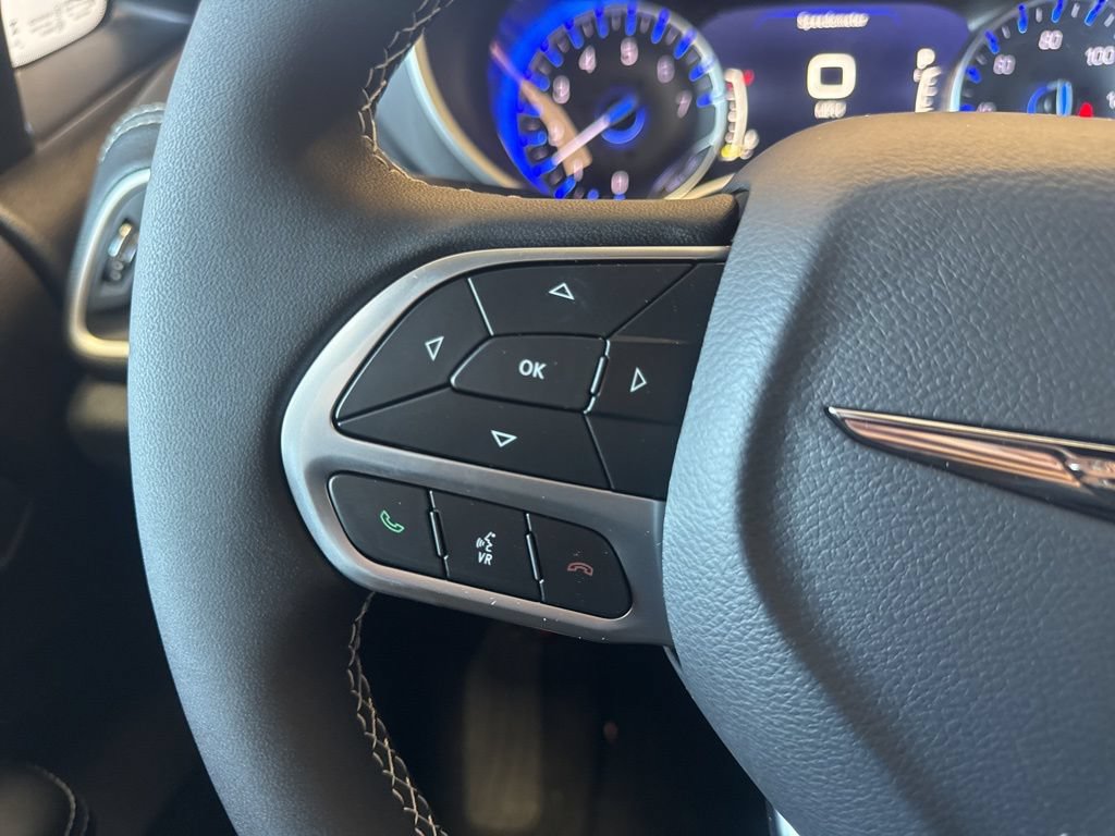 New 2026 Chrysler Pacifica Select FWD image 25