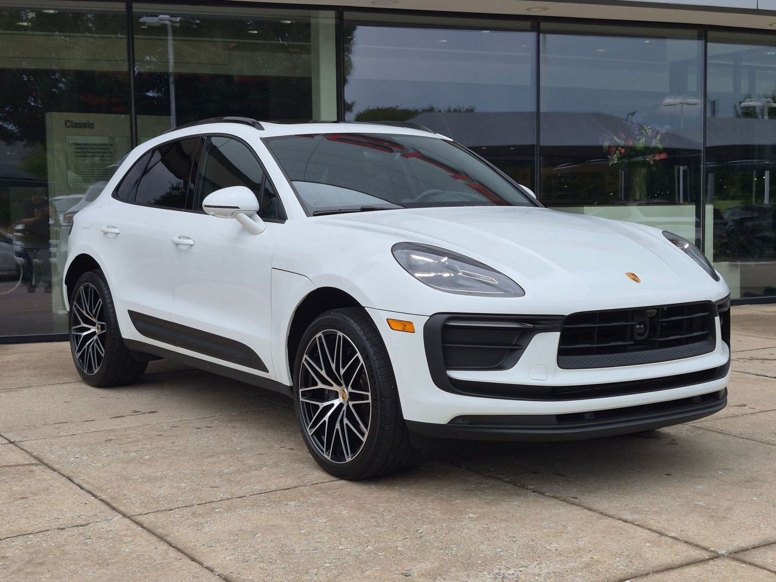 Certified 2026 Porsche Macan AWD/4WD image 7