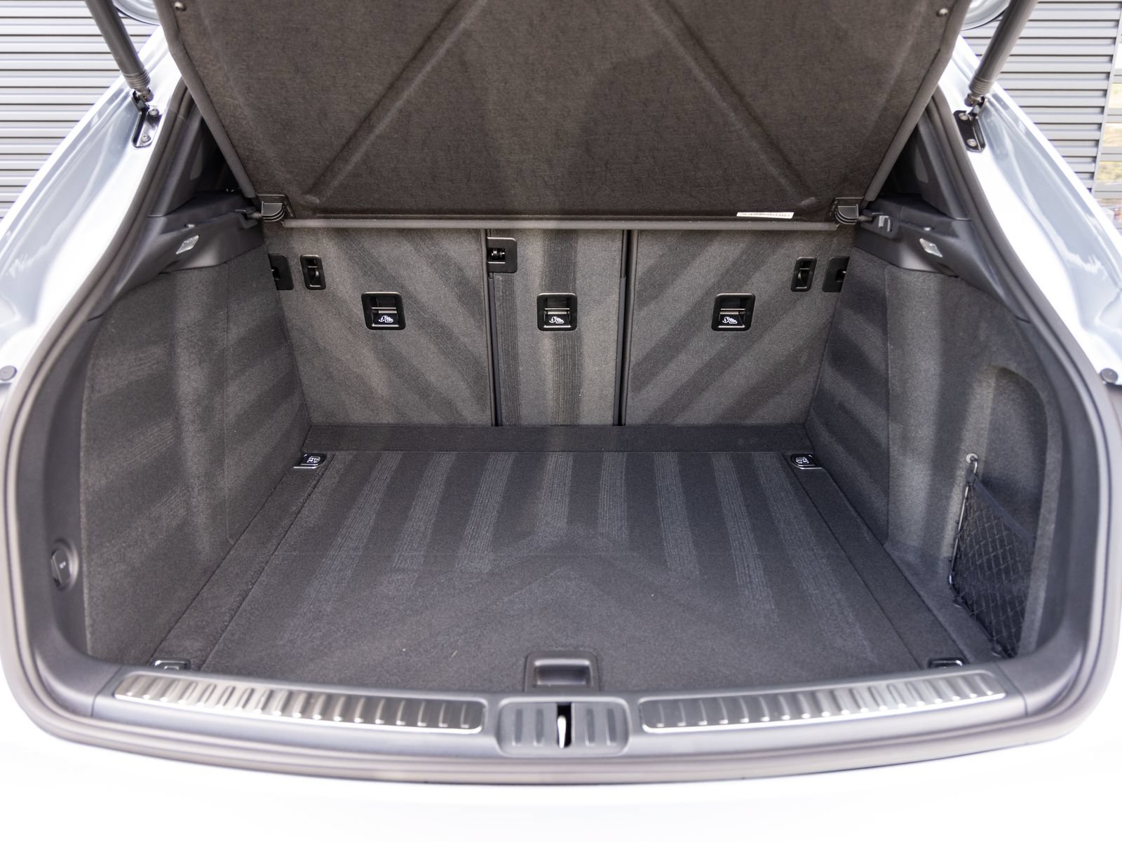 Certified 2026 Porsche Macan AWD/4WD image 28