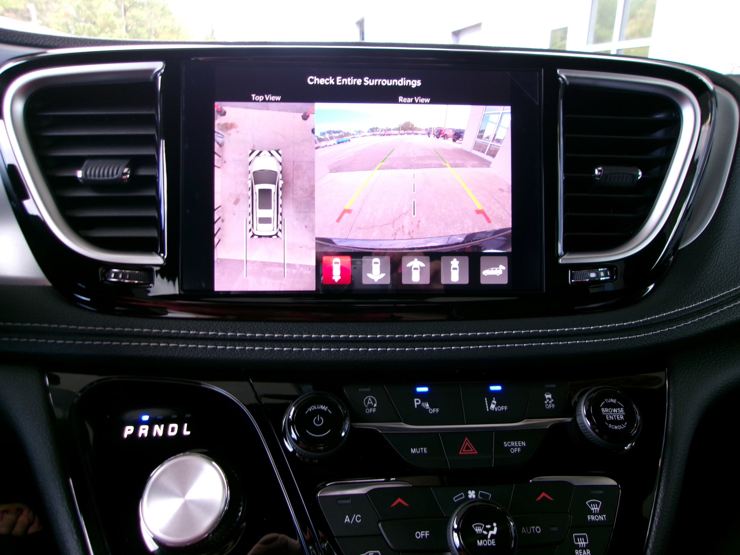 New 2026 Chrysler Pacifica Limited w/ S Appearance Package image 15