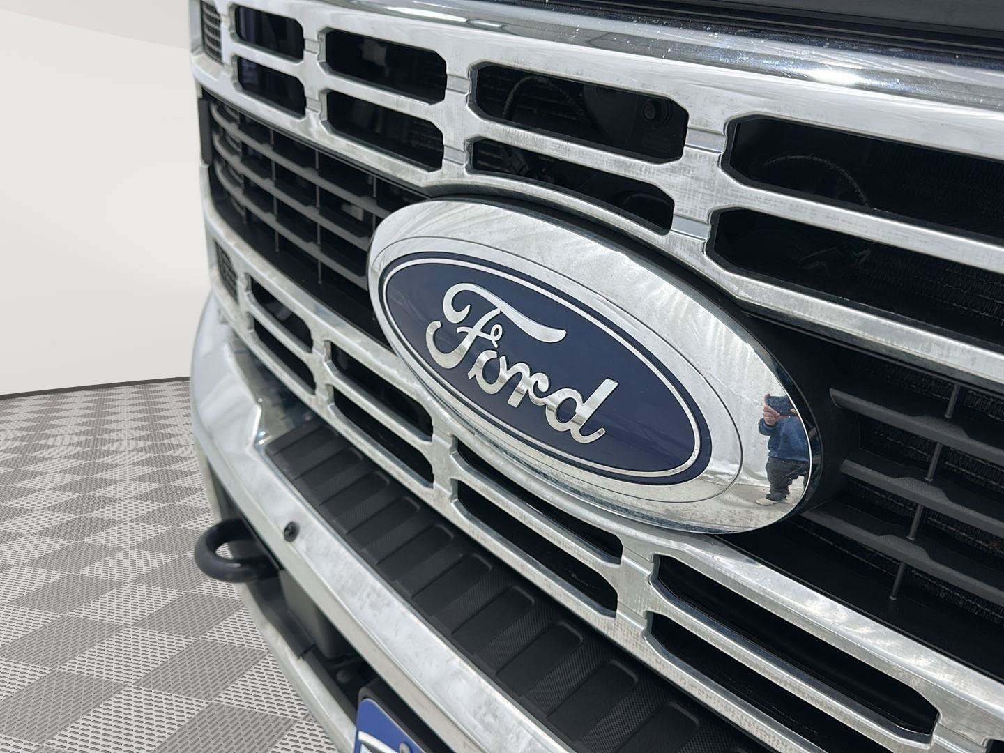 Used 2023 Ford F350 4x4 Crew Cab DRW Super Duty image 24