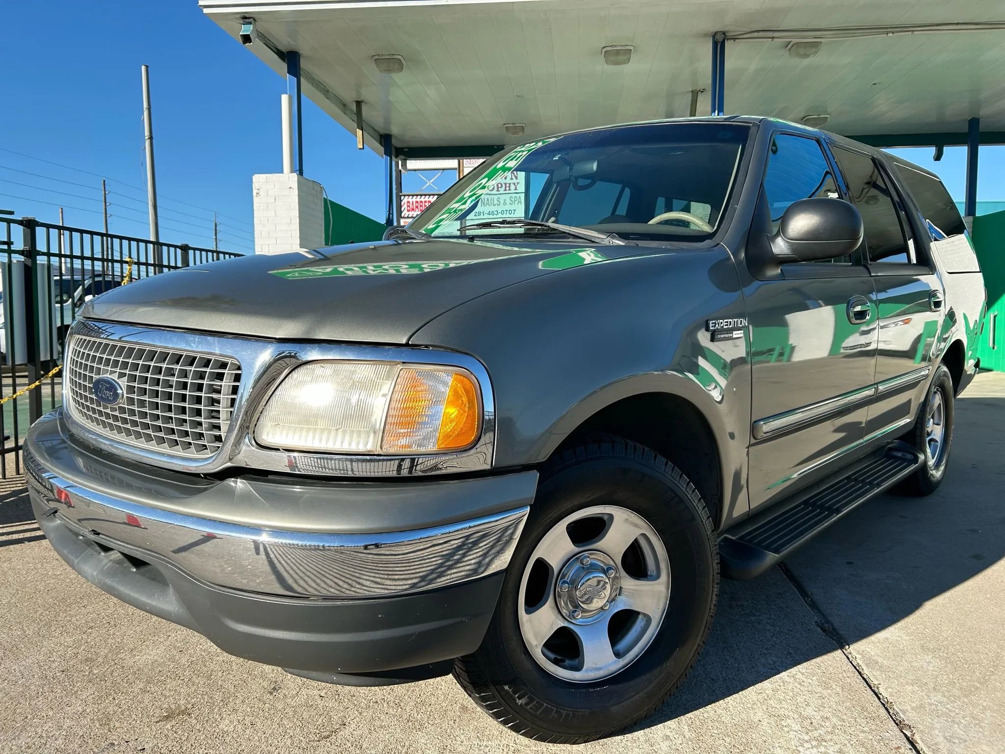 Used 1999 Ford Expedition XLT RWD image 2