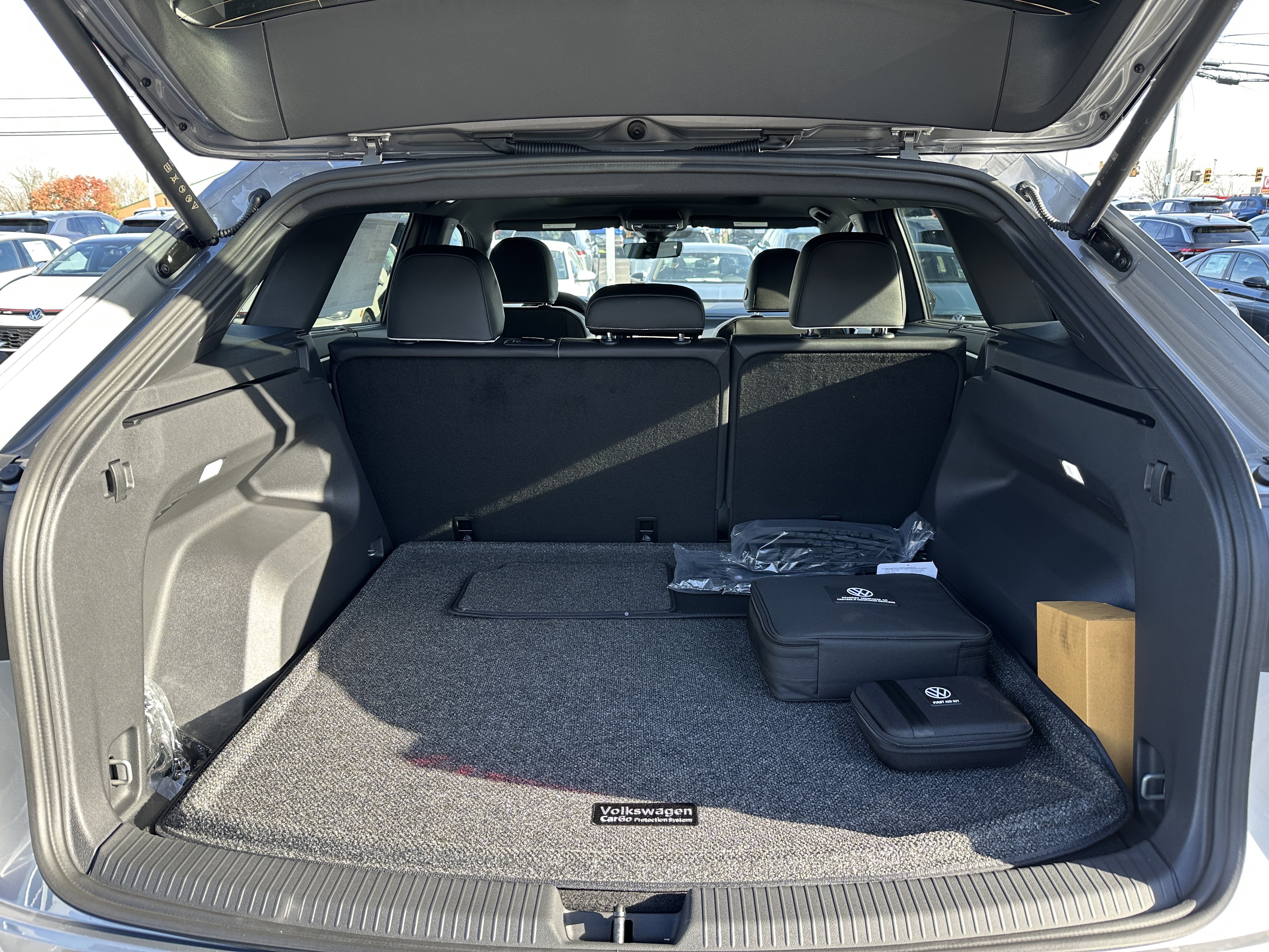 New 2026 Volkswagen Atlas Cross Sport SEL Premium R-Line image 28