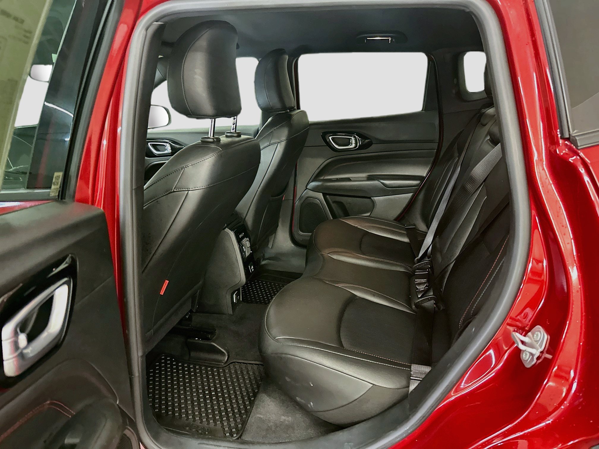 Used 2025 Jeep Compass Trailhawk AWD/4WD image 28