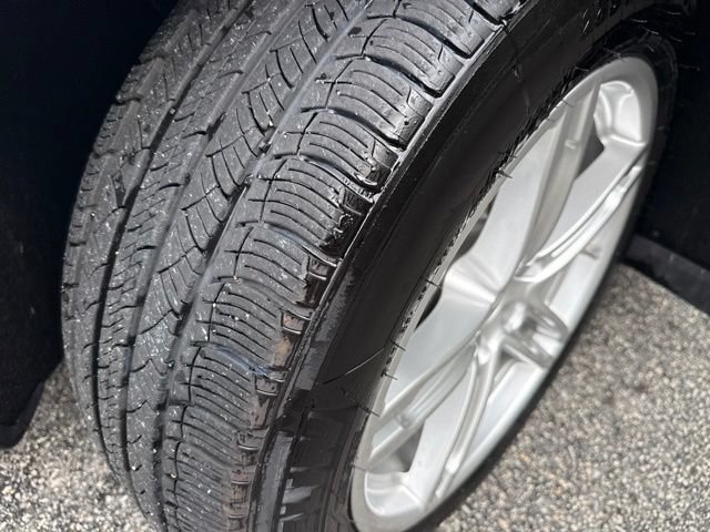 Used 2025 Porsche Macan AWD/4WD image 8