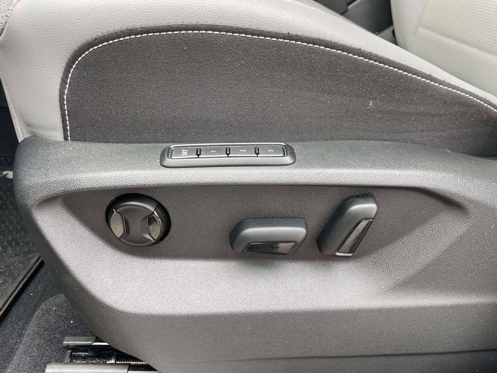 New 2024 Volkswagen Atlas Cross Sport SEL R-Line image 18