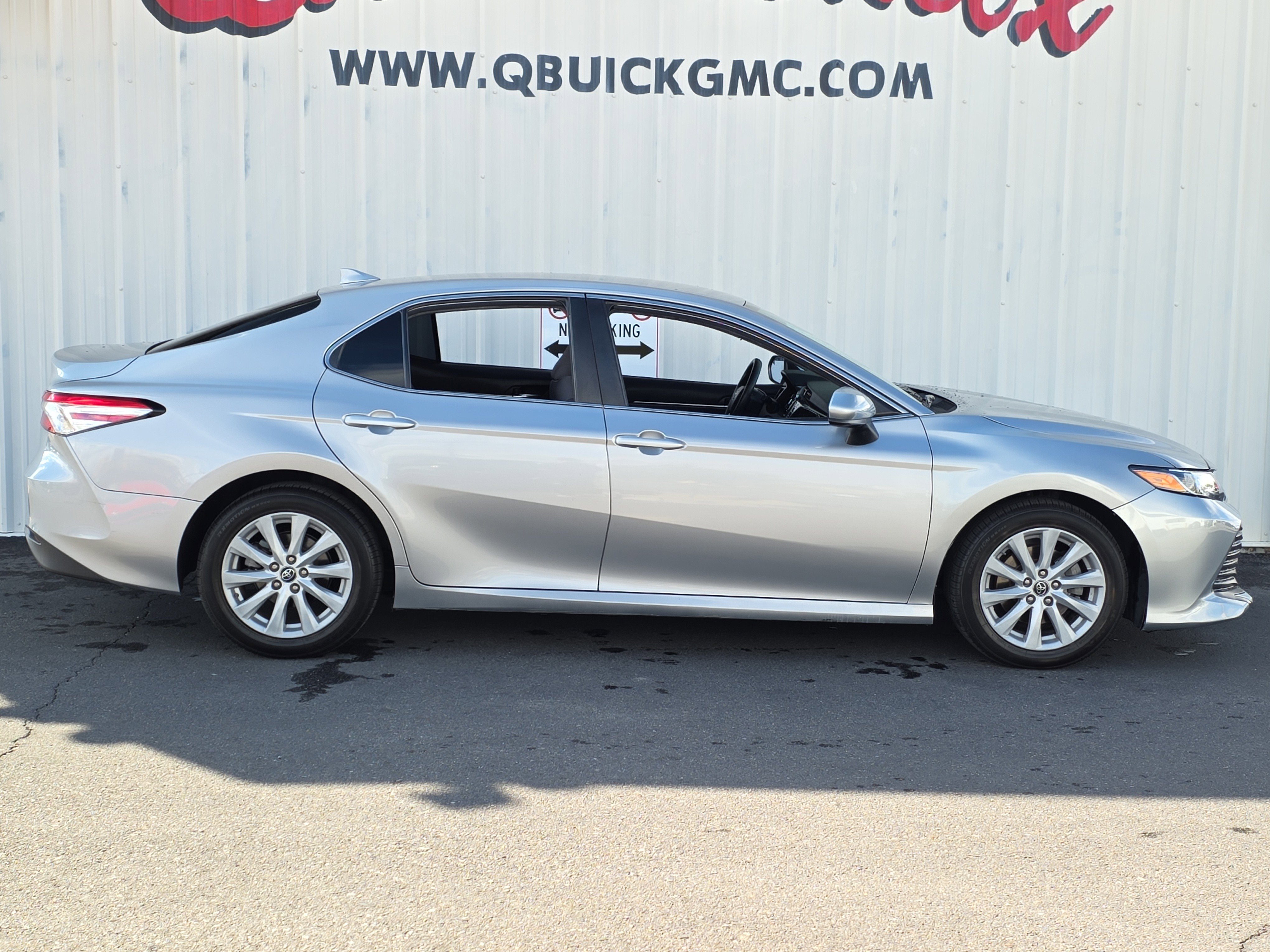 Used 2019 Toyota Camry LE image 9