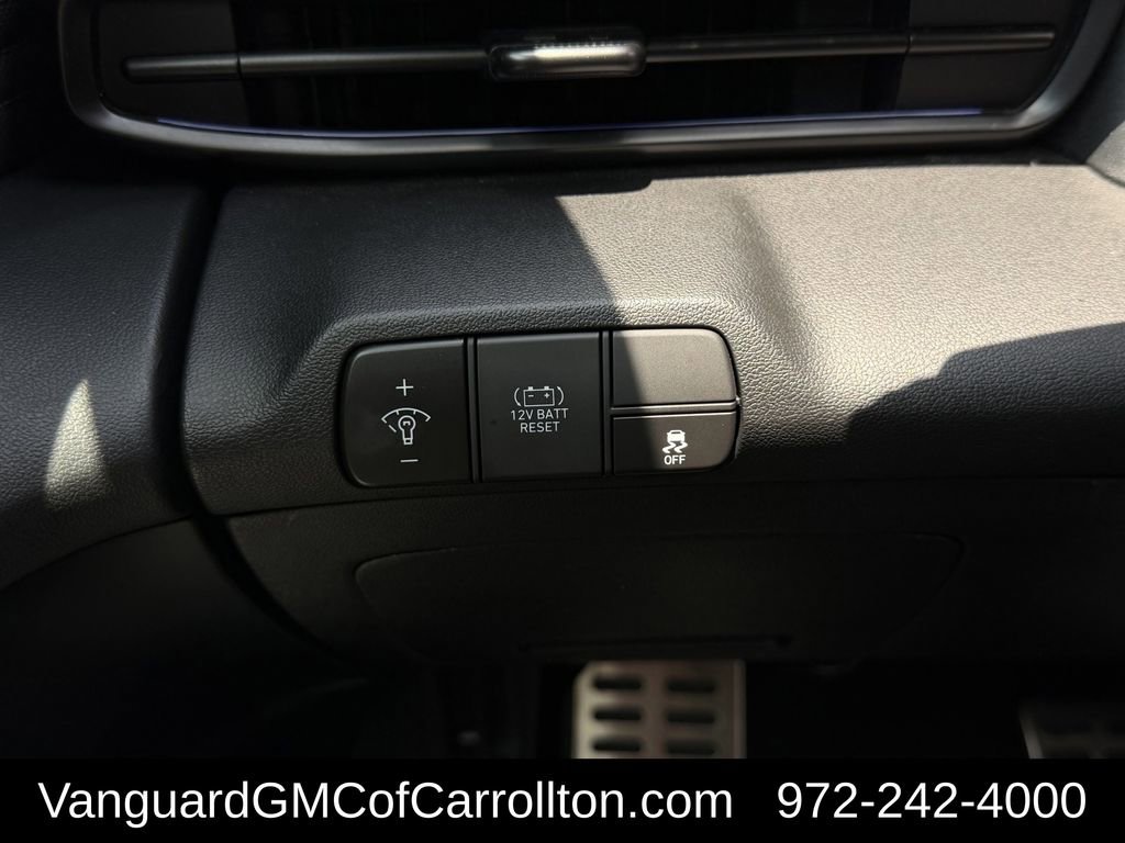 Used 2025 Hyundai Elantra SEL FWD image 24