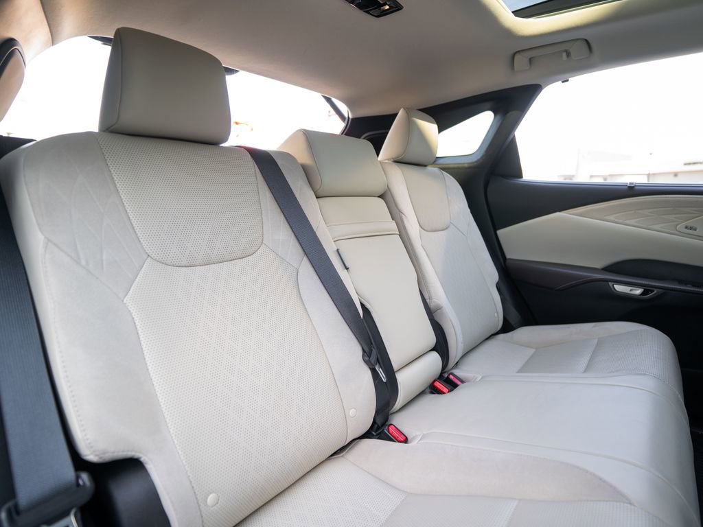 Used 2025 Lexus RX 350 w/ Convenience Package image 33