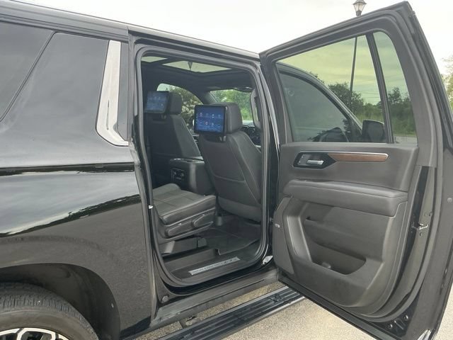 Used 2025 Chevrolet Suburban High Country AWD/4WD image 21
