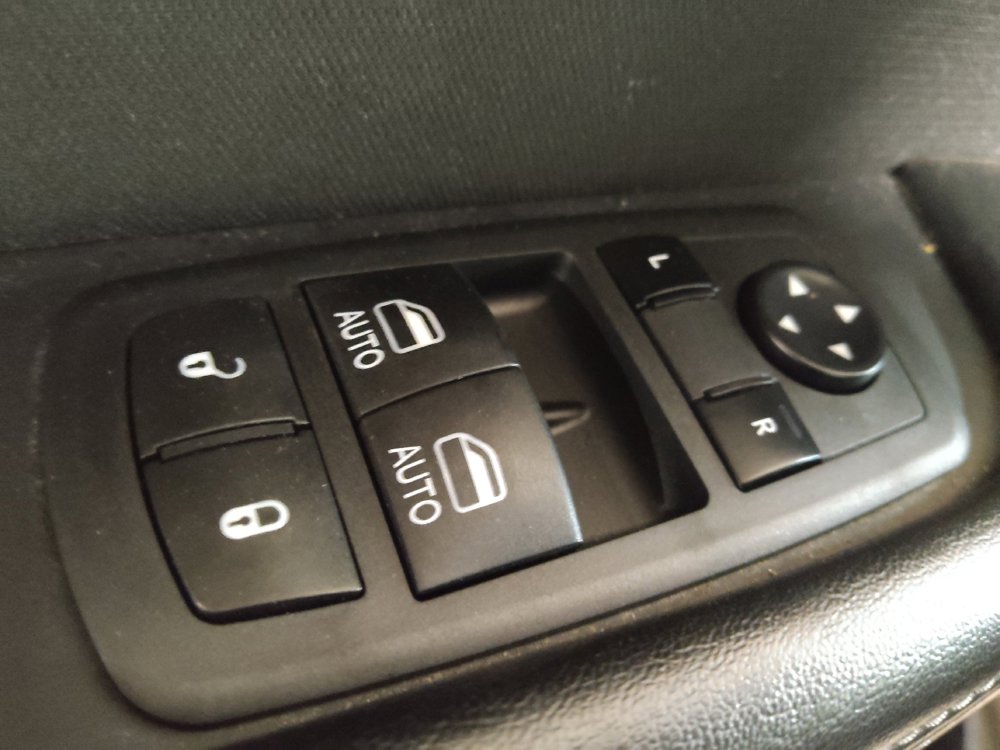 Used 2016 Dodge Challenger SXT RWD image 27