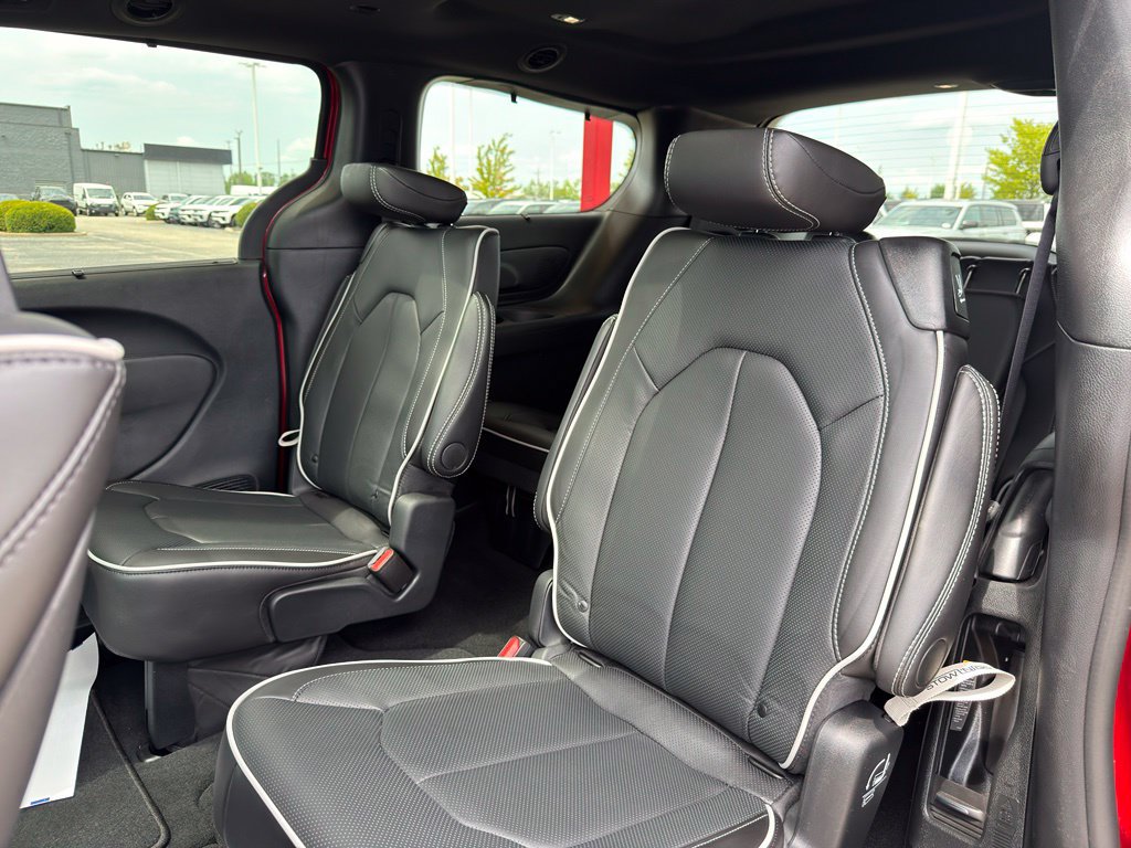 Used 2025 Chrysler Pacifica Limited w/ Uconnect Theater Family Group AWD/4WD image 26