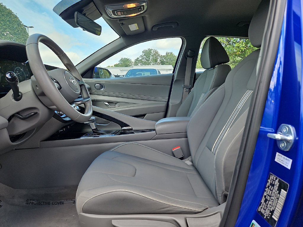 Used 2023 Hyundai Elantra SEL w/ Convenience Package FWD image 15