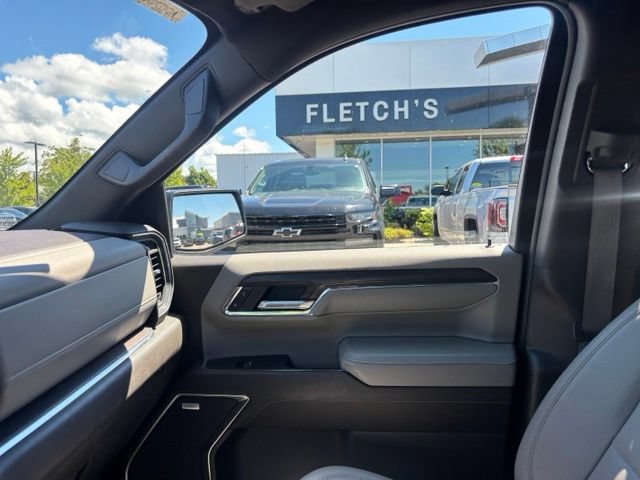 Used 2023 GMC Sierra 1500 SLT w/ SLT Premium Package AWD/4WD image 14
