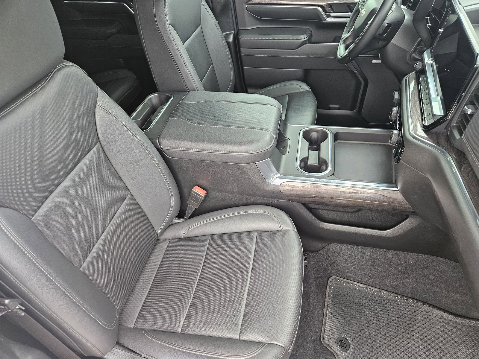 Certified 2024 Chevrolet Silverado 2500 LTZ w/ LTZ Convenience Package image 21