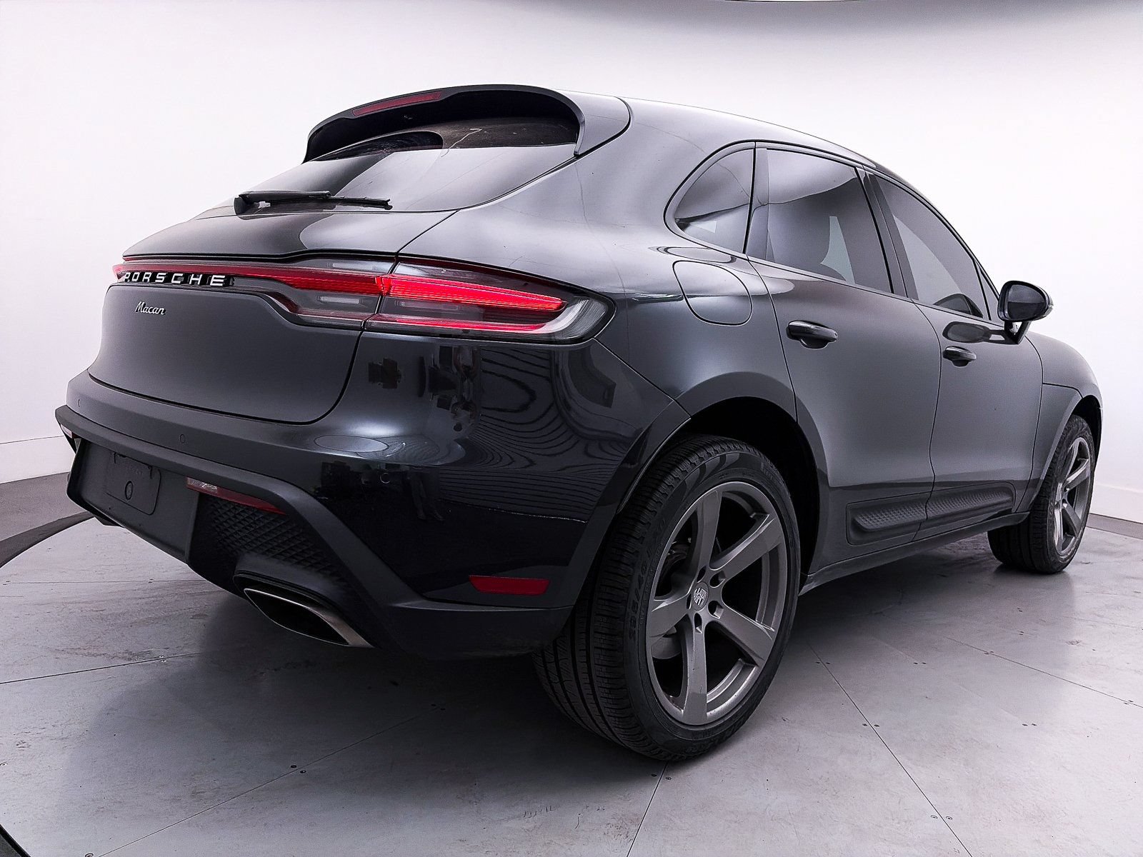 Used 2024 Porsche Macan AWD/4WD image 17