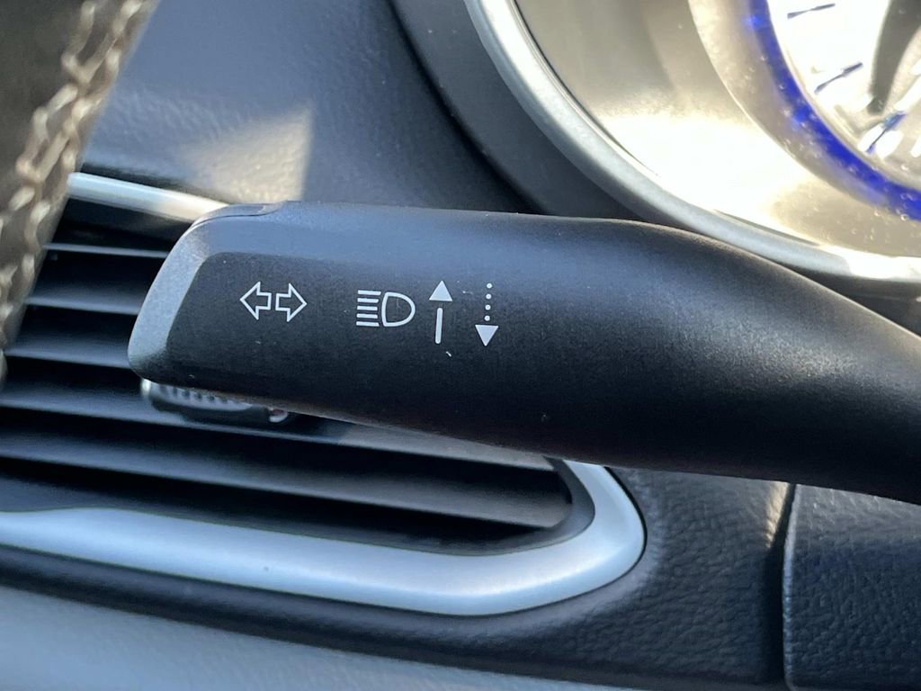 Used 2024 Chrysler Pacifica Touring-L image 40