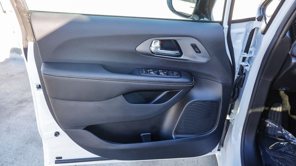 New 2026 Chrysler Pacifica Select w/ S Appearance Package image 24