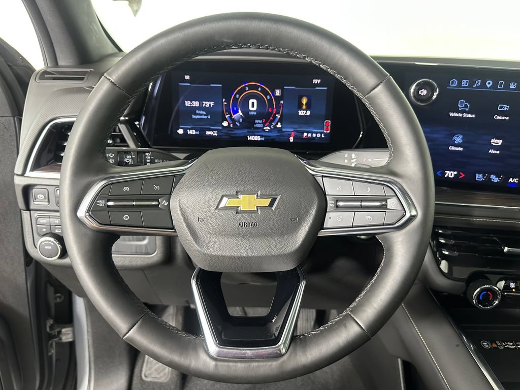 Used 2025 Chevrolet Suburban Premier AWD/4WD image 12