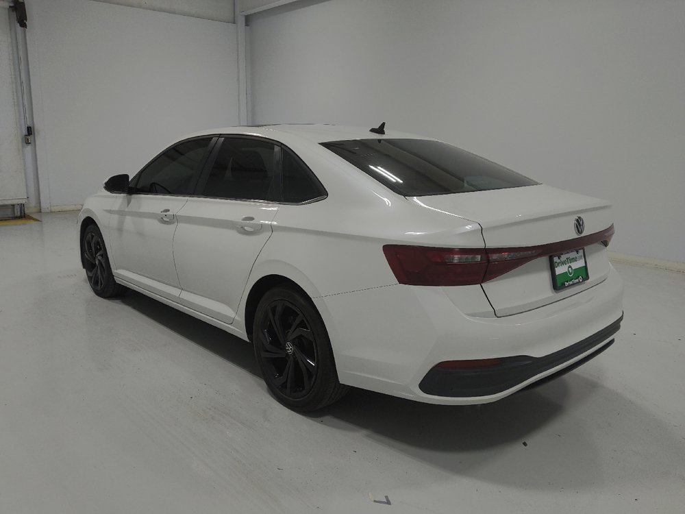 Used 2025 Volkswagen Jetta SE FWD image 5