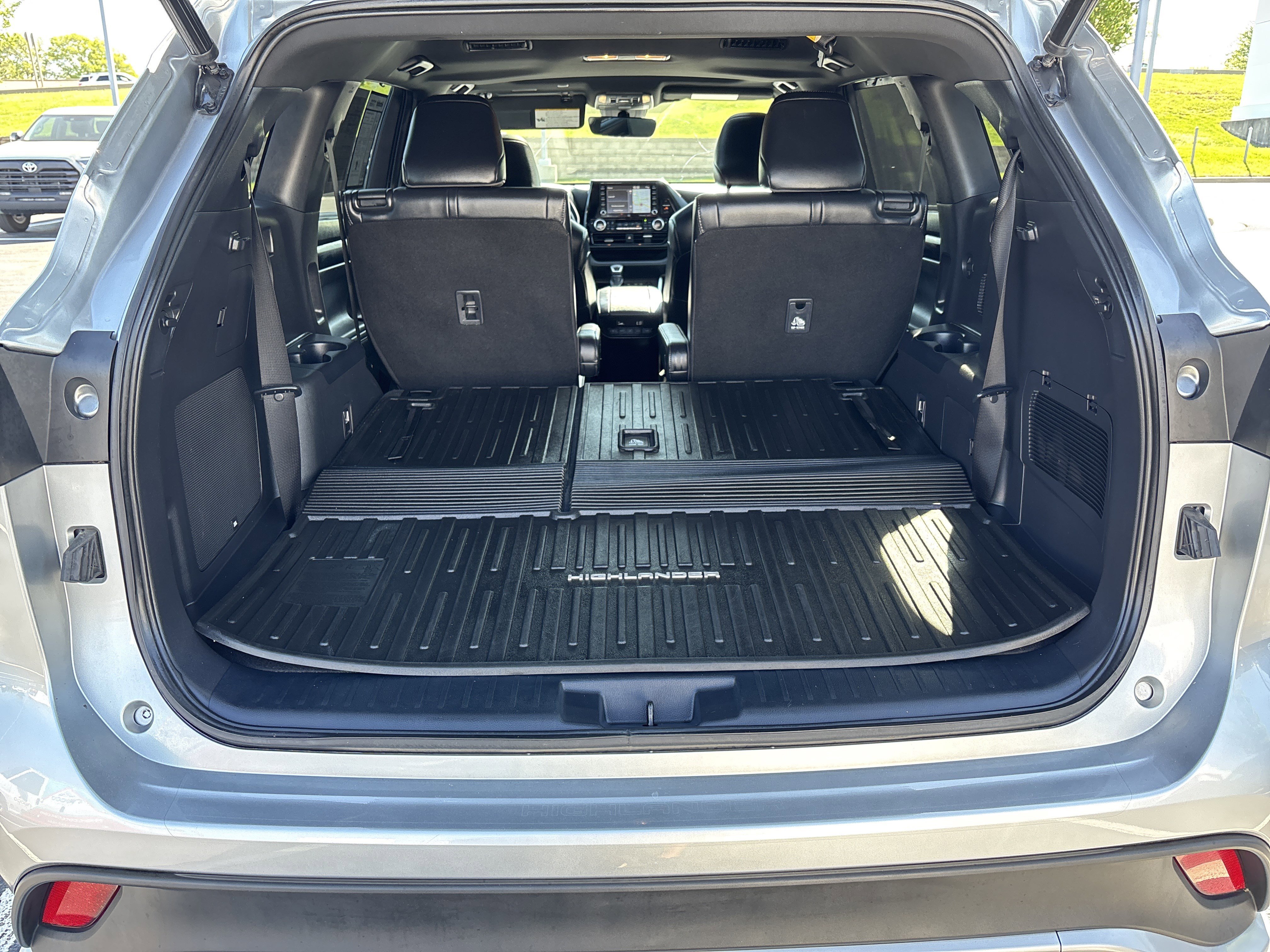 Used 2022 Toyota Highlander XSE AWD/4WD image 29