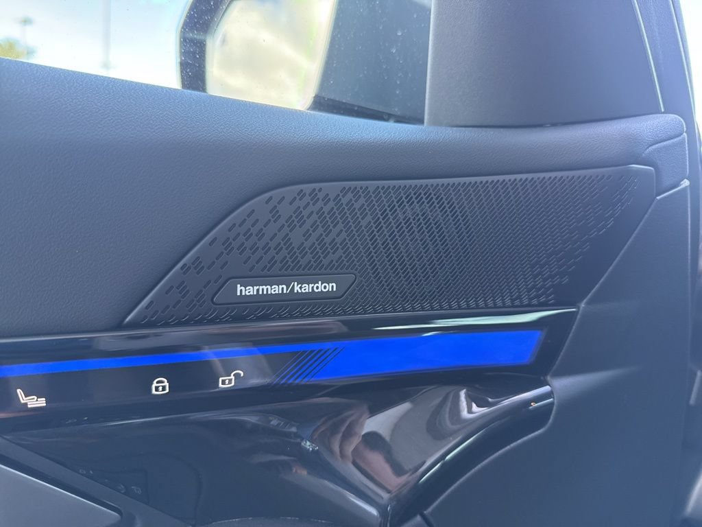 Used 2025 BMW i5 eDrive40i w/ M Sport Package RWD image 6