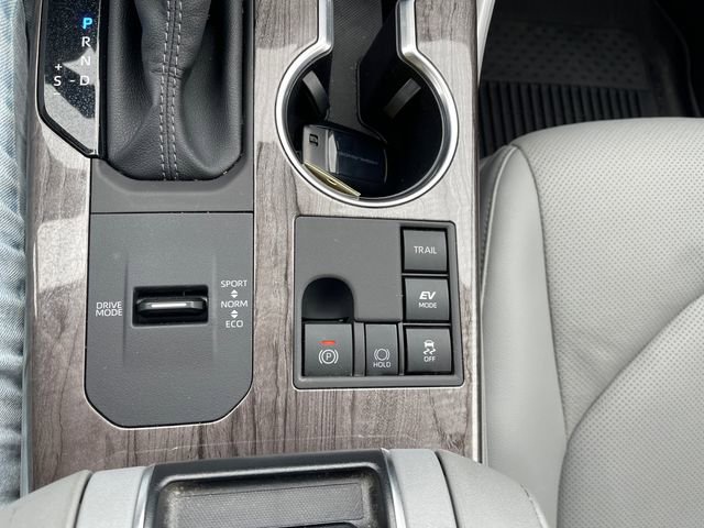 Used 2024 Toyota Highlander Limited AWD/4WD image 19