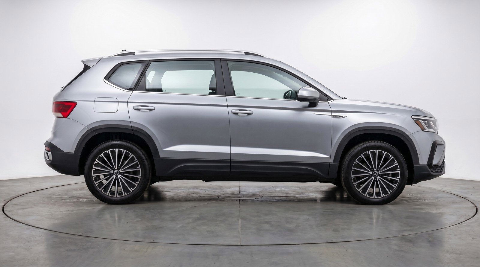 Used 2025 Volkswagen Taos SE FWD image 11