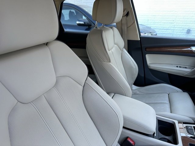 Used 2021 Audi Q5 Prestige w/ Prestige Package image 25