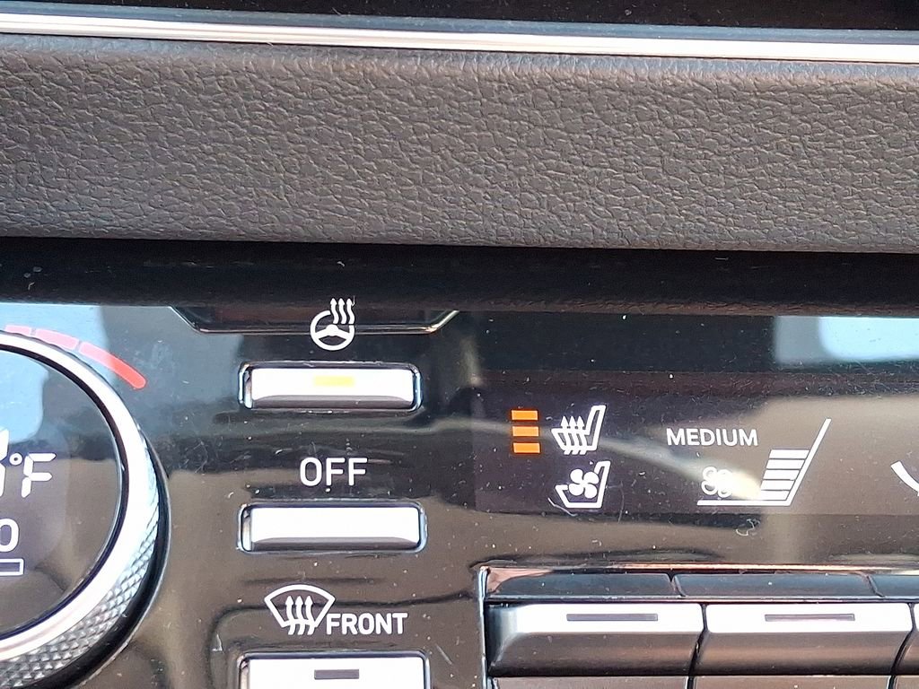 Used 2022 Hyundai Sonata Limited w/ Preferred Accessory Package image 11